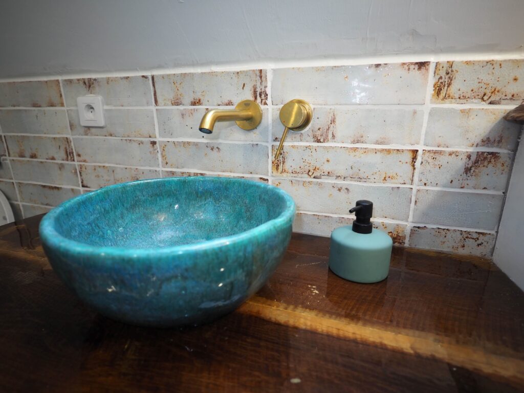 de gite is stijlvol ingericht.